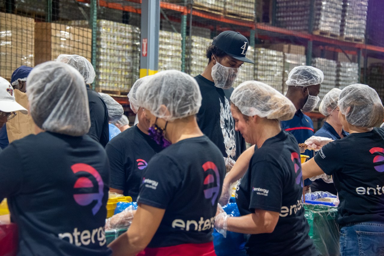 Entergy volunteers honor Dr. King&apos;s dream by helping address hunger across Louisiana.