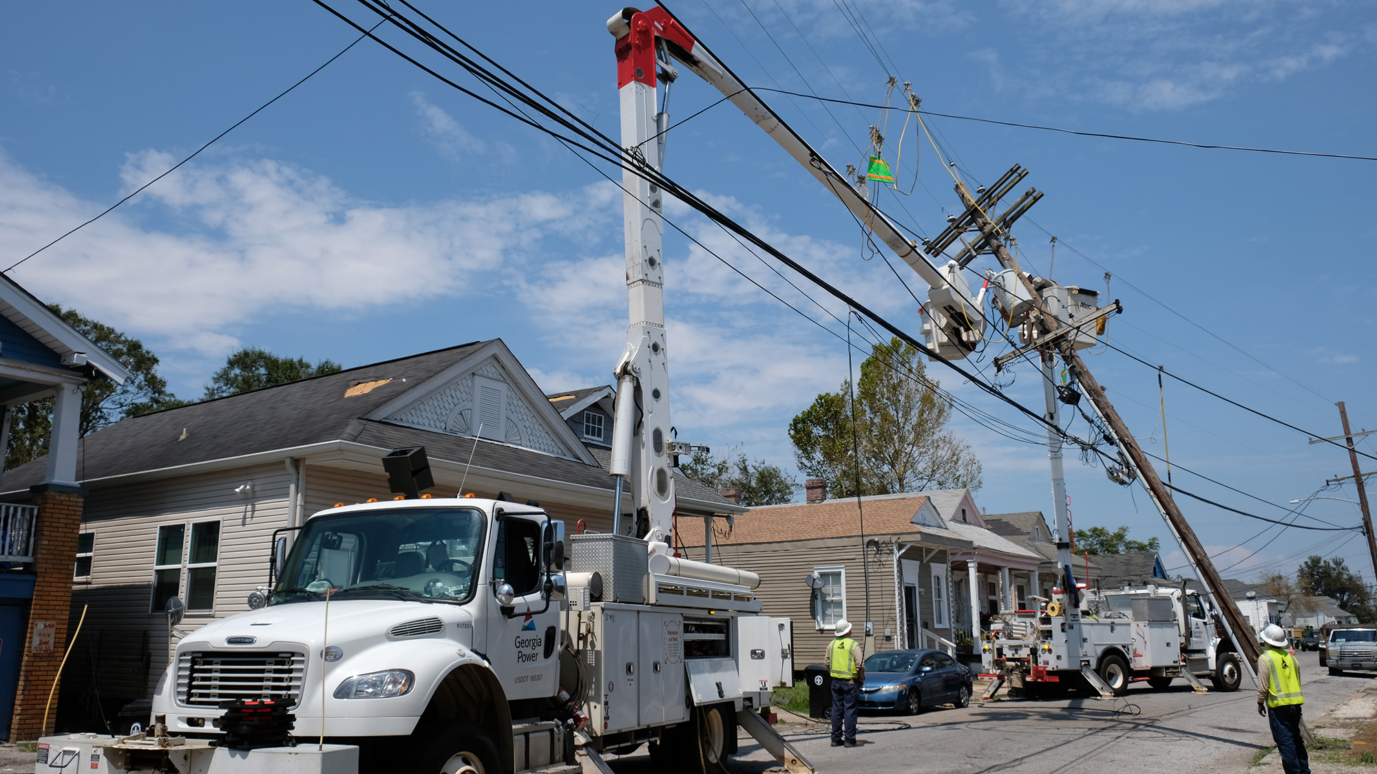 CREWS WORK TO RESTORE POWER IN IN CHALMETTE, LA.