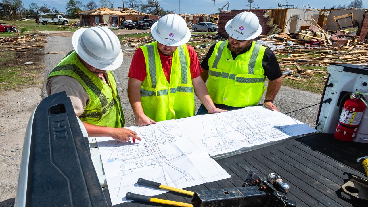 More than 1,250 crew members worked to restore service to the nearly 44,100 customers. More than 1,250 crew members worked to restore service to the nearly 44,100 customers.