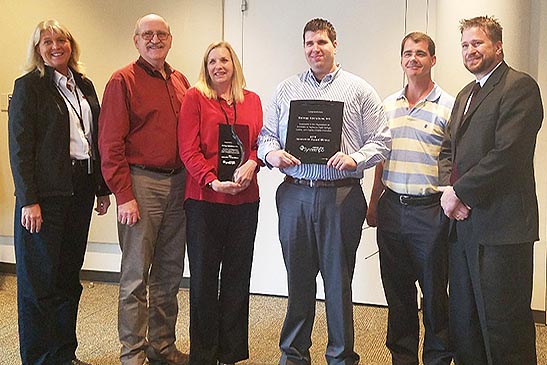 Charlie Sundling, CEO of Pipeline Software, presents the company’s Innovation Award to Entergy employees Donna Jacobs, Vernon Leinneweber, Kelli Wulf-Stewart, Kenneth Green and Craig Trahan.
