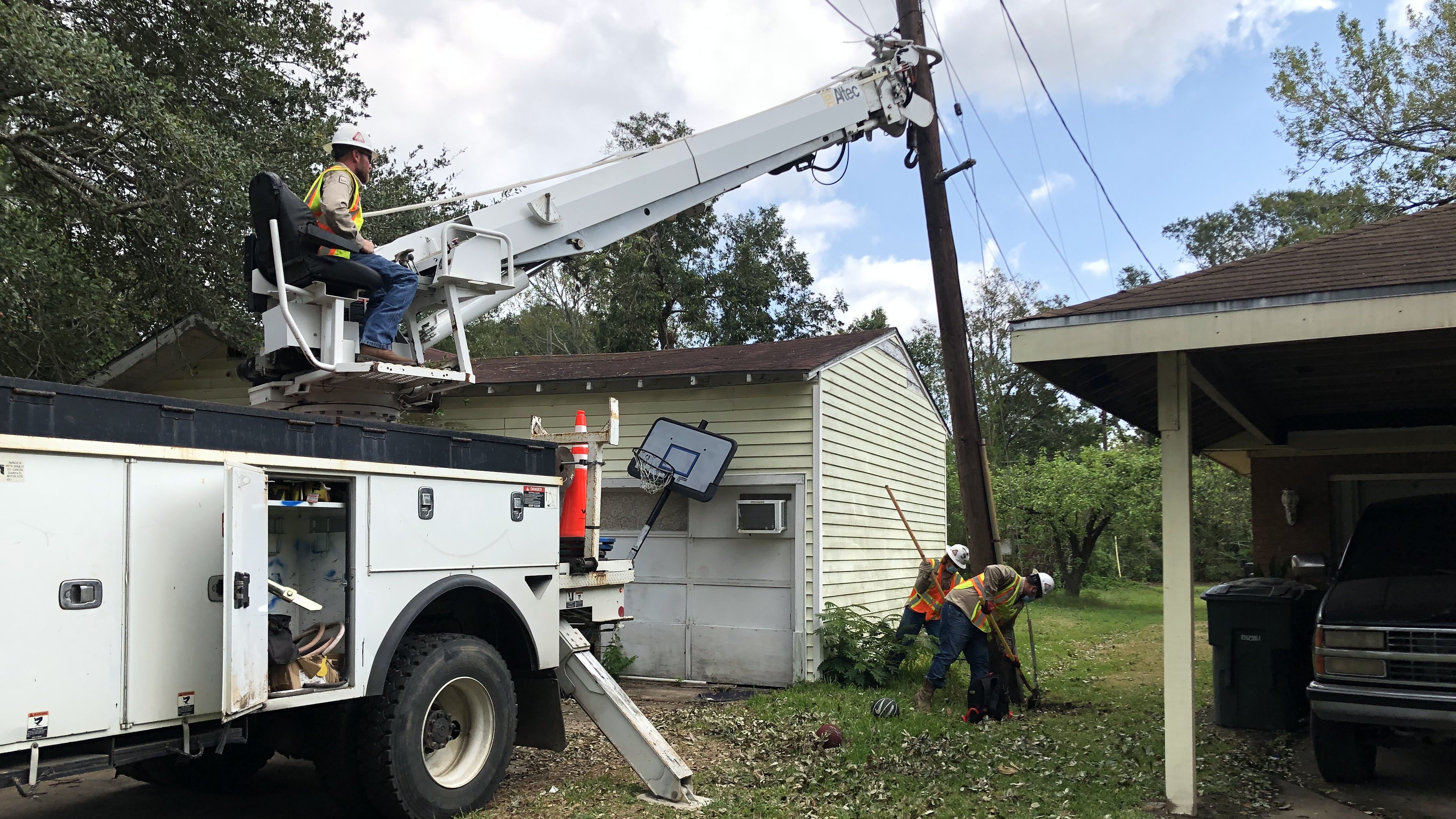 entergy-texas-restores-power-to-73-of-customers-following-hurricane-delta
