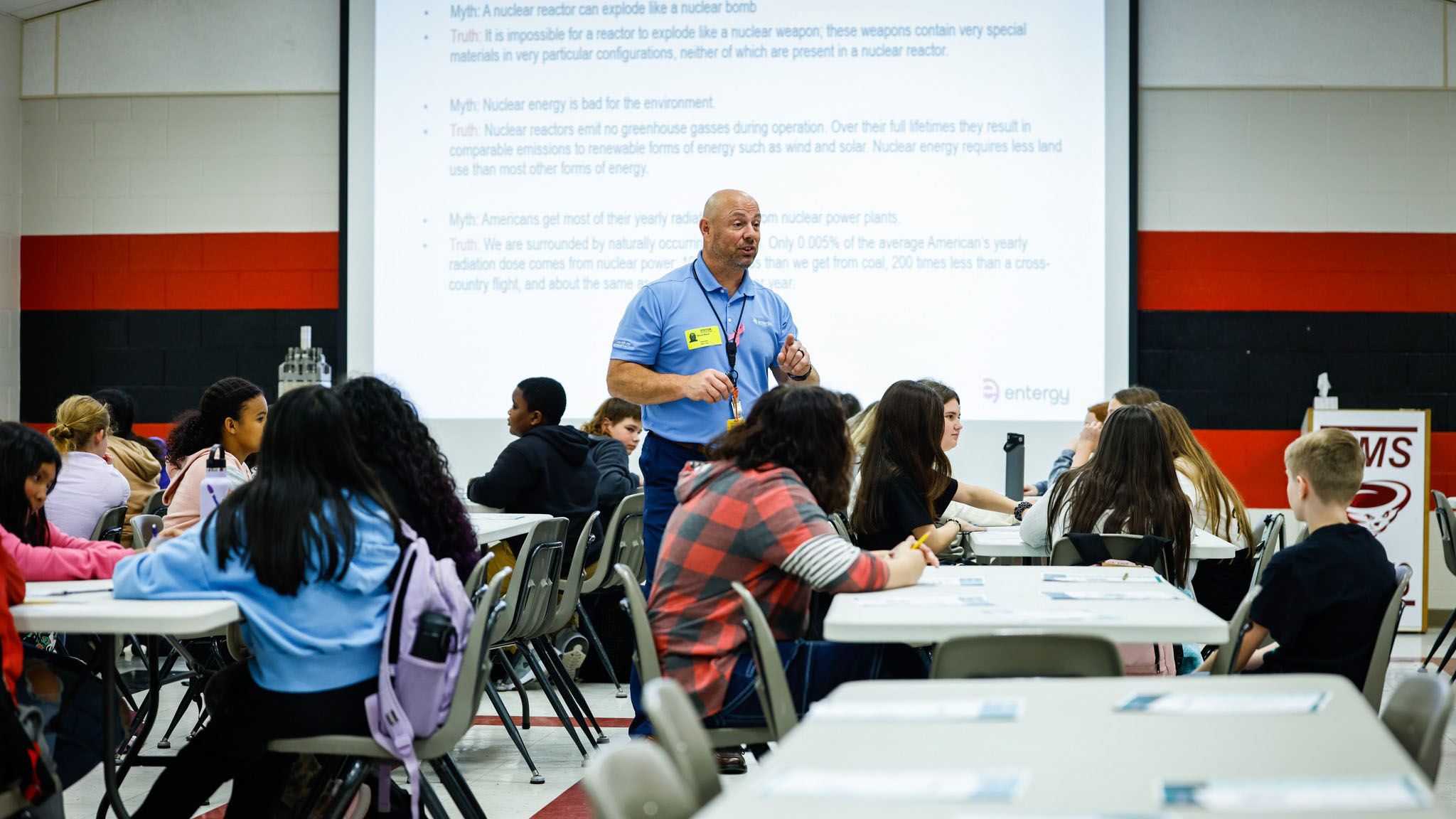 Arkansas Nuclear One team visits Russellville Middle School