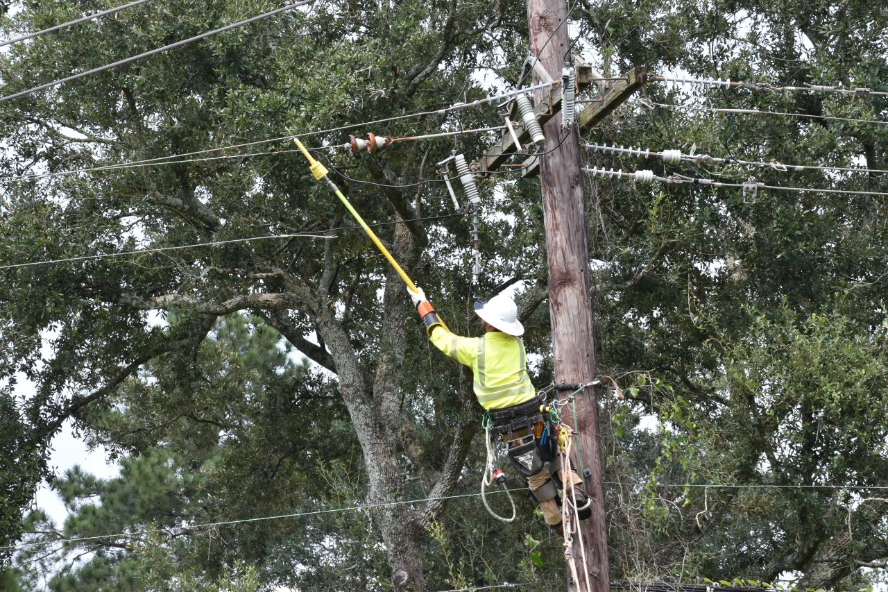 LINEWORKER PICTURED DURING HURRICANE IDA RESTORATION EFFORTS