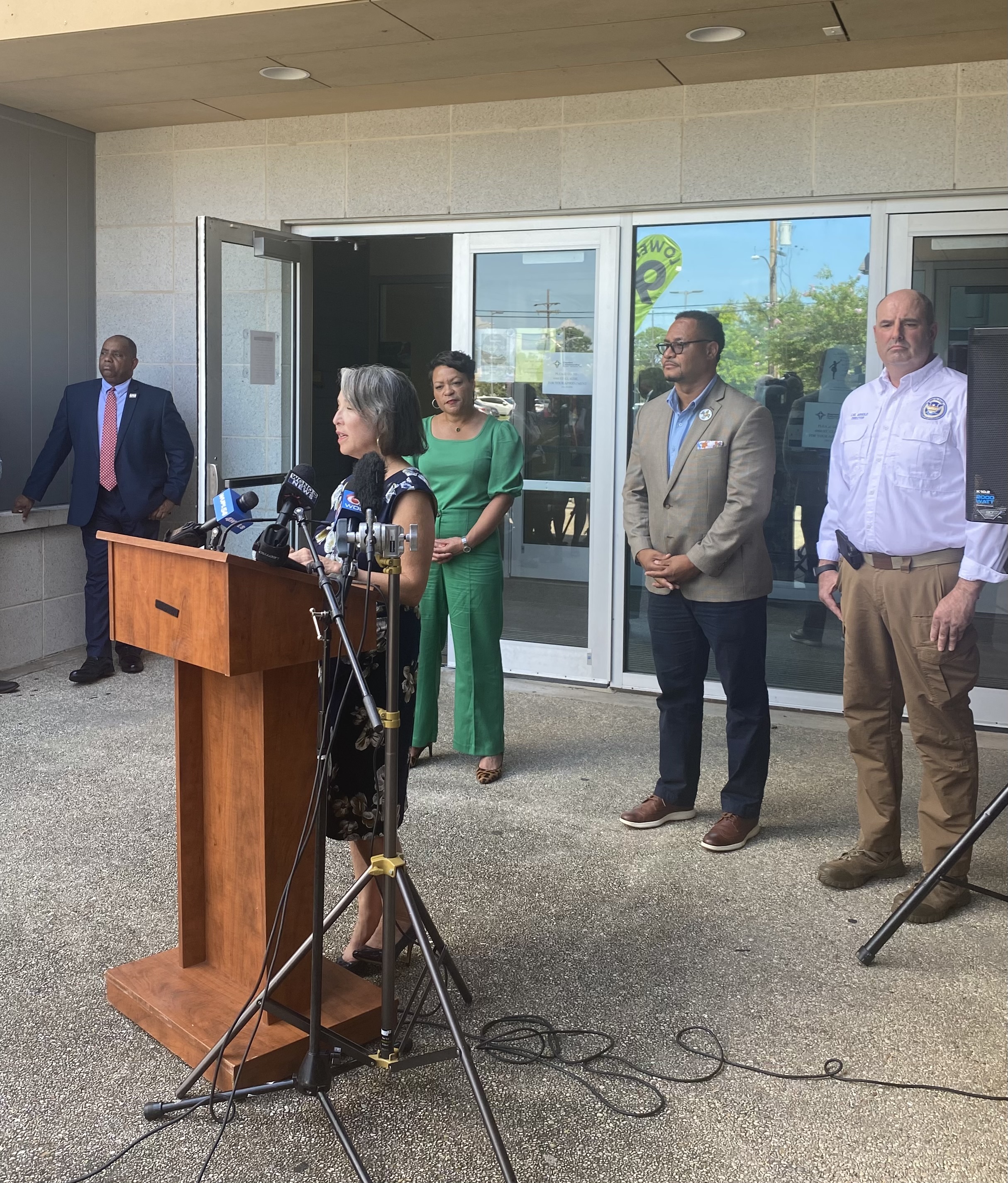 Diana Rodriguez, presidente e CEO da Entergy New Orleans, falou sobre o projeto de prontidão do gerador no Sanchez Multipurpose Center.