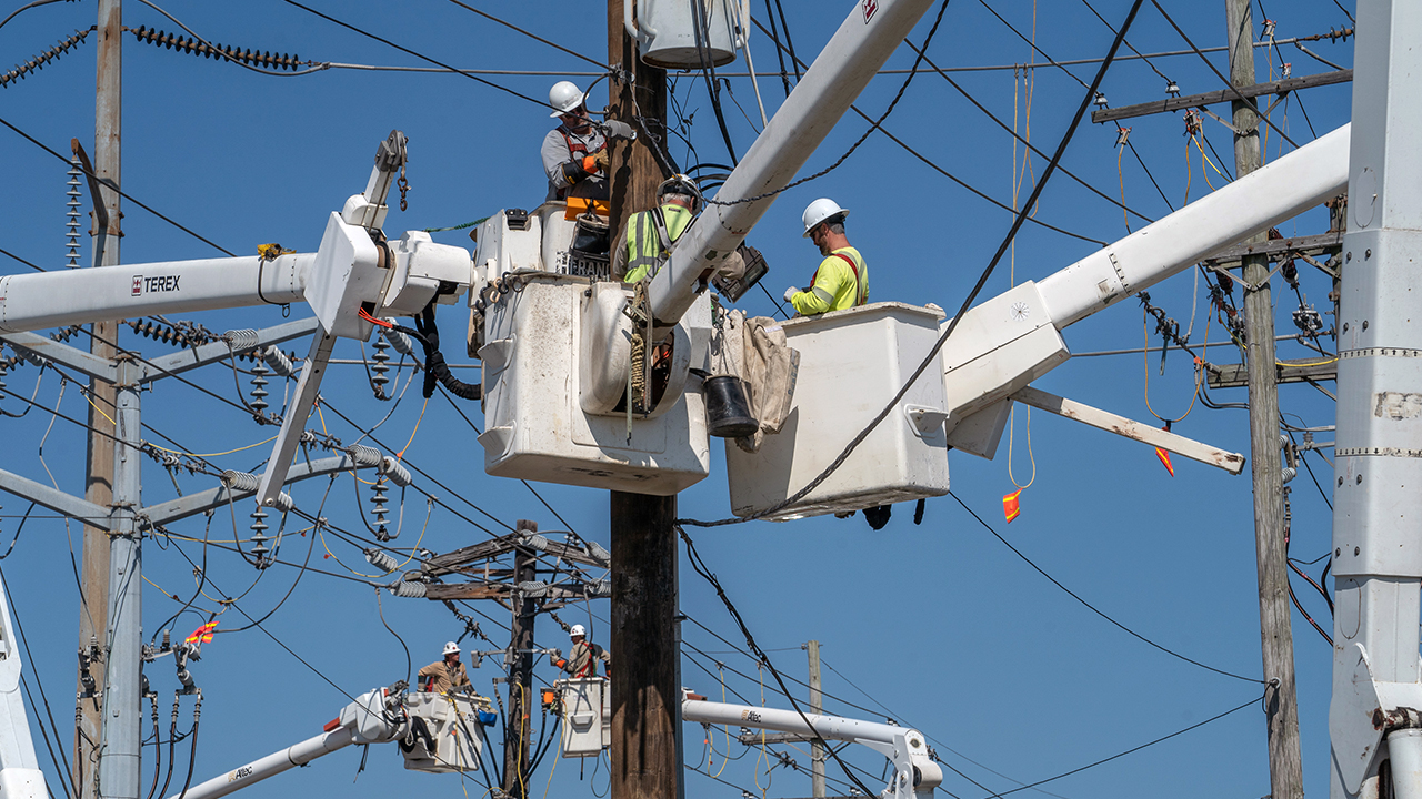 Crews Make Significant Progress Following Zeta, Restoring Power To ...