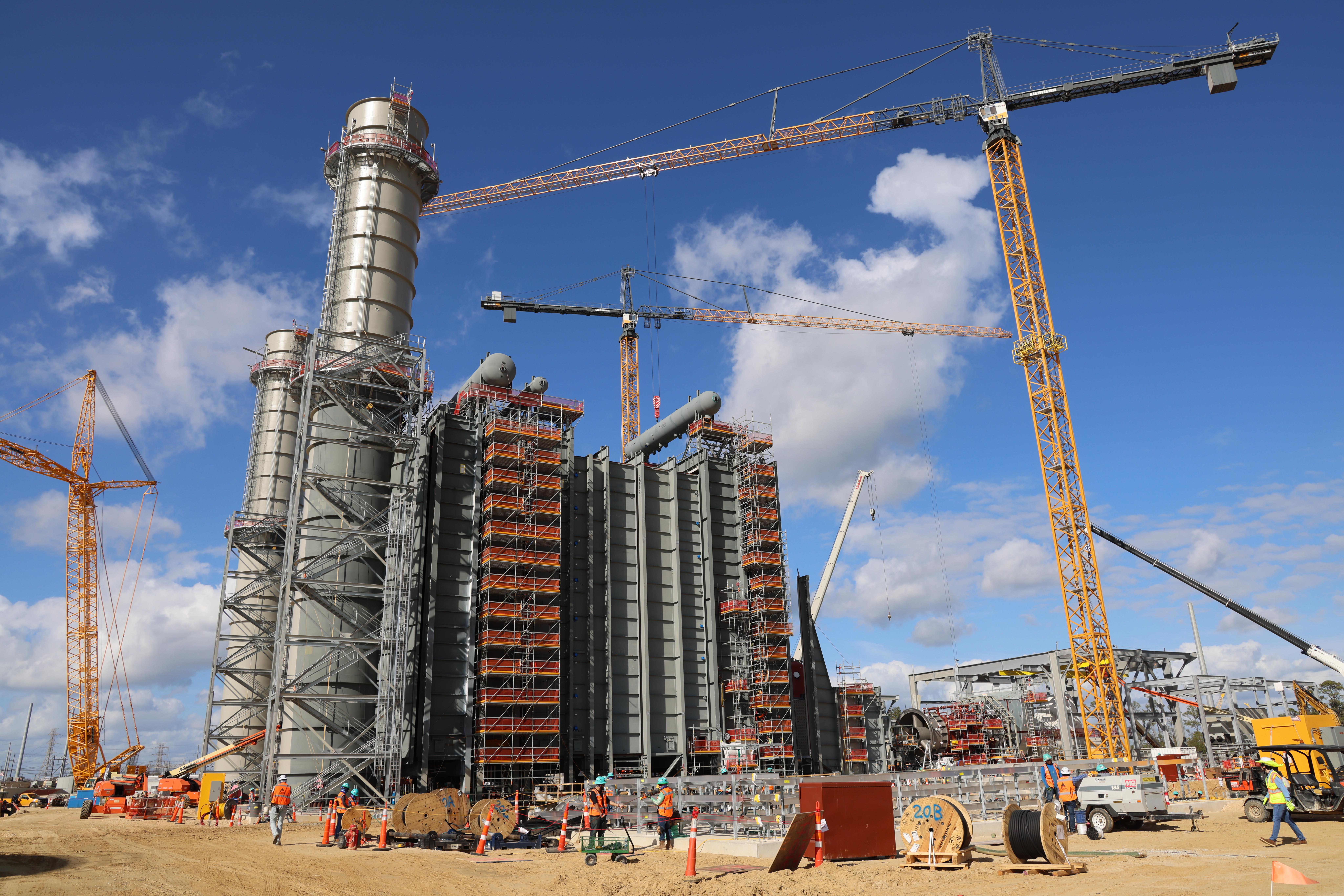 Numerous yellow cranes and massive industrial-style structures in Orange, Texas —a visible sign of significant progress on Entergy Texas’ Orange County Advanced Power Station