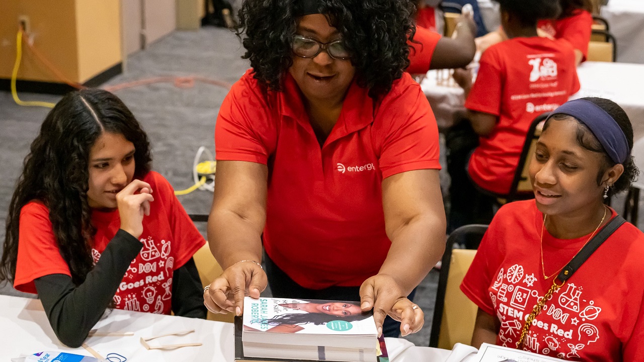 kenyon webber (center) leads students in breakout sessions and stem activities throughout the day.