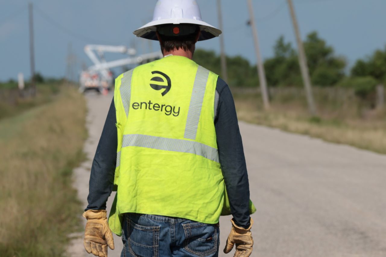 Entergy crews restoring power in Winnie, Texas